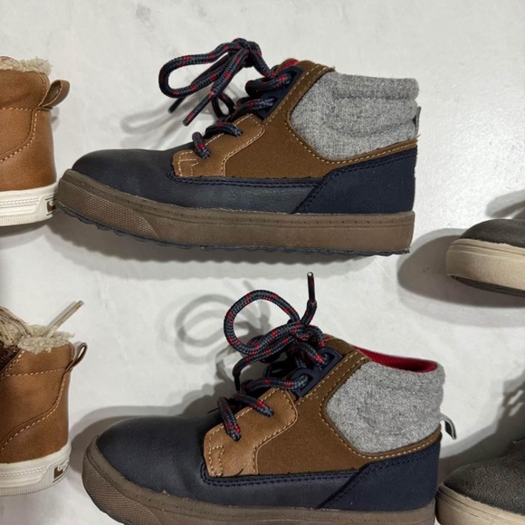 Toddler boy size 9 boots. - Picture 2 of 2